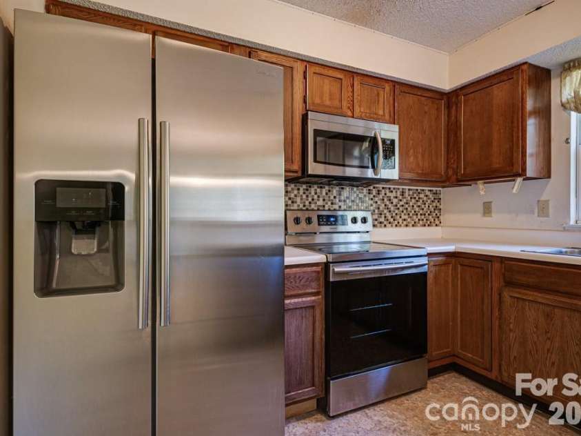 6844 Shiloh Ridge Lane, Charlotte, NC 28212.  MLS# CAR4431886, YatesRealty ID 55670. 
