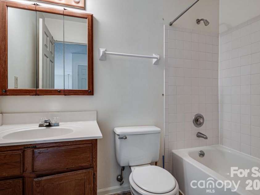 6844 Shiloh Ridge Lane, Charlotte, NC 28212.  MLS# CAR4431886, YatesRealty ID 55670. 