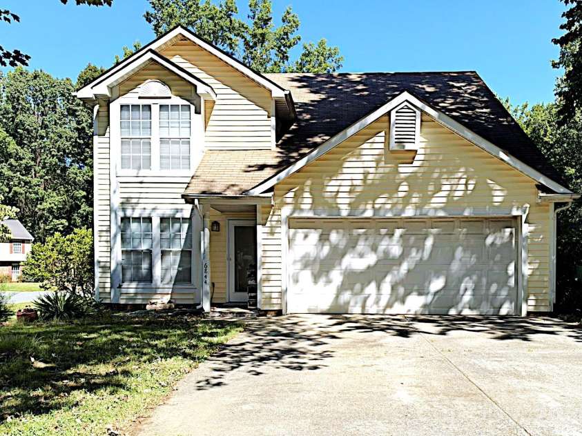 6844 Shiloh Ridge Lane, Charlotte, NC 28212.  MLS# CAR4431886, YatesRealty ID 55670. 