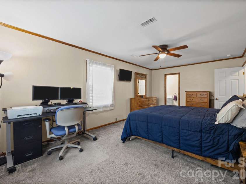 419 Holly Drive, Belmont, NC 28012.  MLS# CAR4431894, YatesRealty ID 55672. 