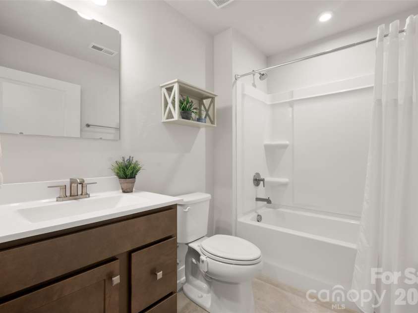 201 Lady Catherine Street, Lancaster, SC 29720.  MLS# CAR4431877, YatesRealty ID 55673. Secondary Full Bathroom