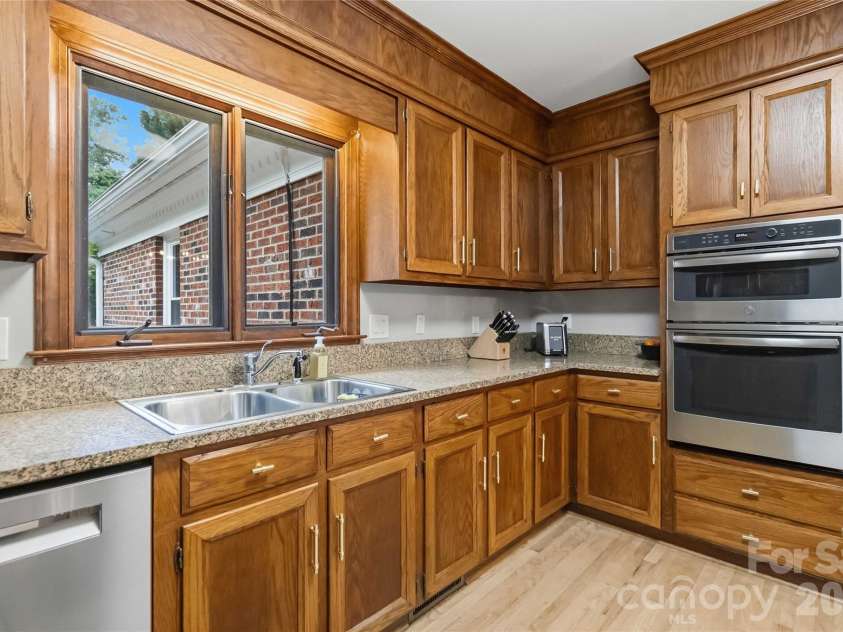 9414 Tillot Drive, Matthews, NC 28105.  MLS# CAR4431746, YatesRealty ID 55675. 