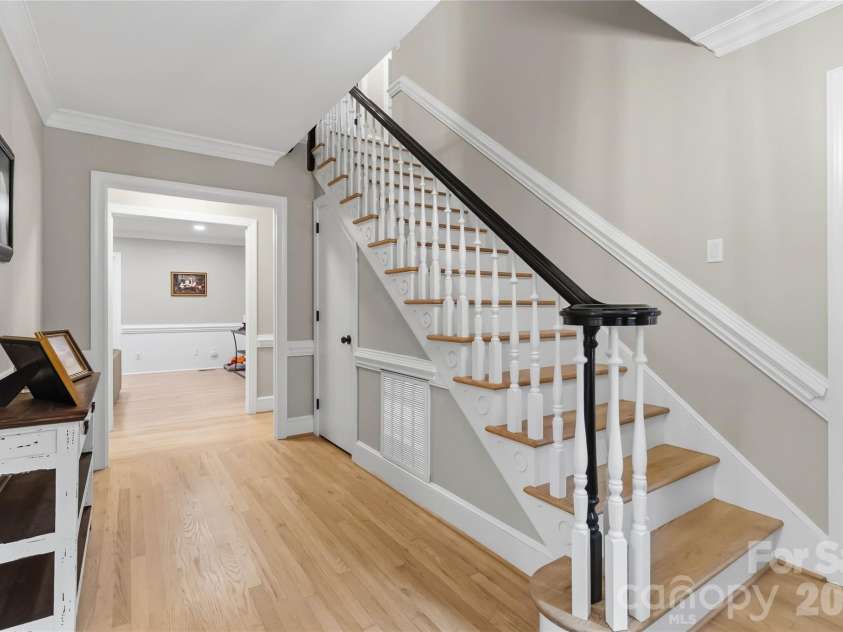 9414 Tillot Drive, Matthews, NC 28105.  MLS# CAR4431746, YatesRealty ID 55675. Entry Hall