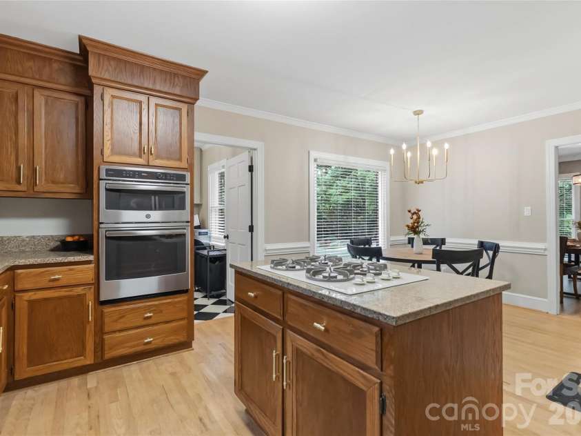 9414 Tillot Drive, Matthews, NC 28105.  MLS# CAR4431746, YatesRealty ID 55675. Kitchen/ Breakfast room