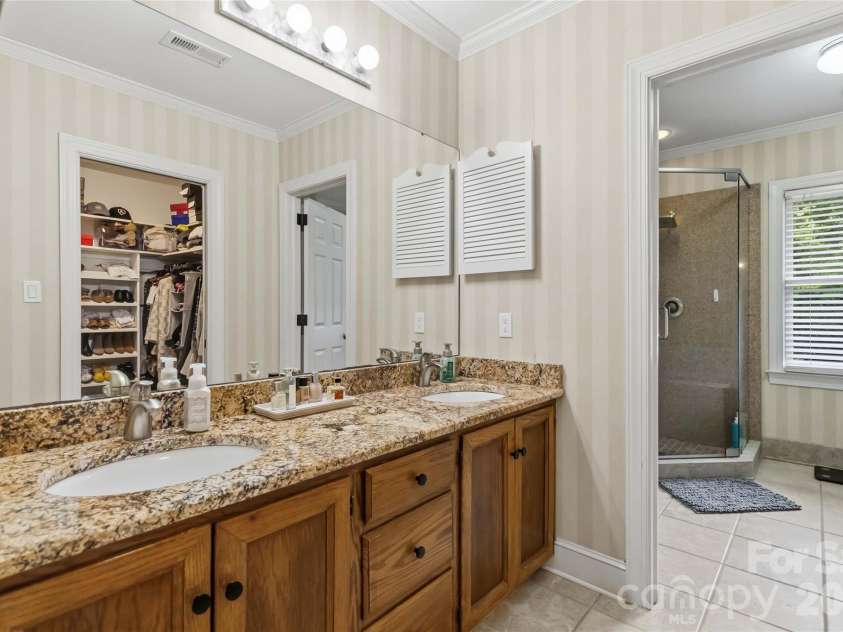 9414 Tillot Drive, Matthews, NC 28105.  MLS# CAR4431746, YatesRealty ID 55675. Primary bath
