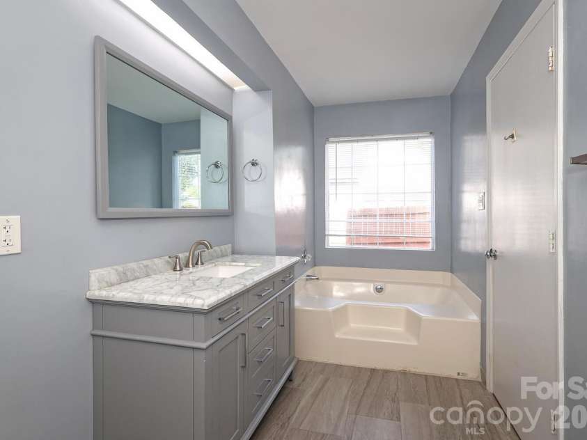 2600 Olde Whitehall Road, Charlotte, NC 28273.  MLS# CAR4431549, YatesRealty ID 55679. 