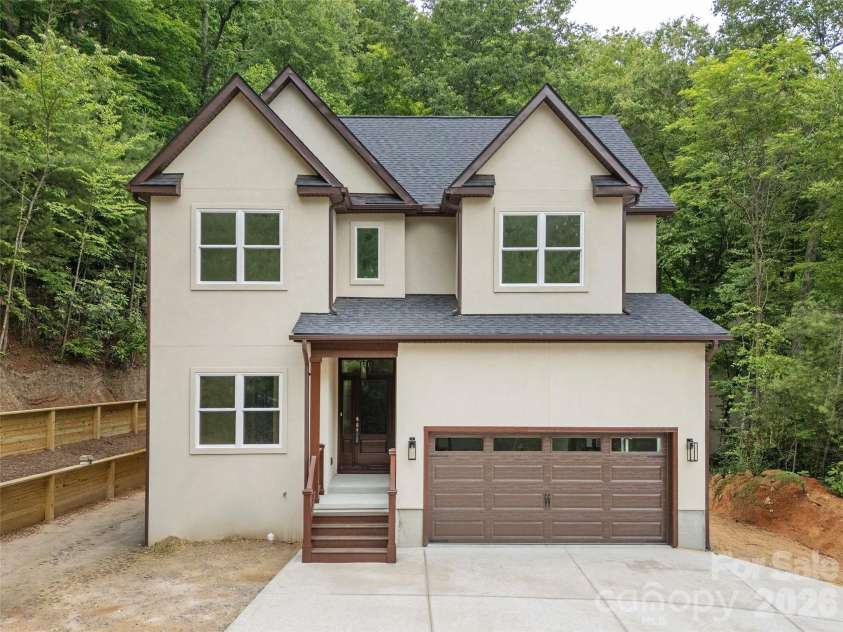 366 Mistletoe Trail, Hendersonville, NC 28791.  MLS# CAR4360606, YatesRealty ID 5568. 