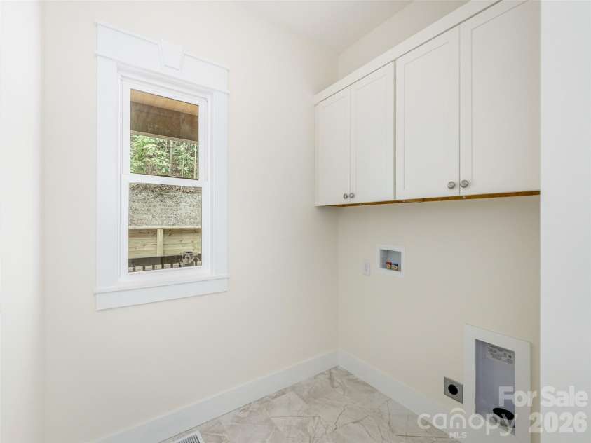 366 Mistletoe Trail, Hendersonville, NC 28791.  MLS# CAR4360606, YatesRealty ID 5568. 