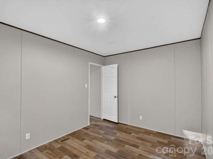1020 Freedom Drive, Statesville, NC 28625.  MLS# CAR4431635, YatesRealty ID 55680. 
