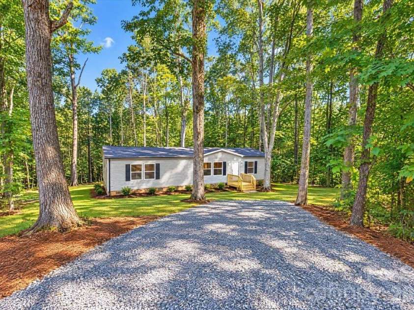 1020 Freedom Drive, Statesville, NC 28625.  MLS# CAR4431635, YatesRealty ID 55680. 