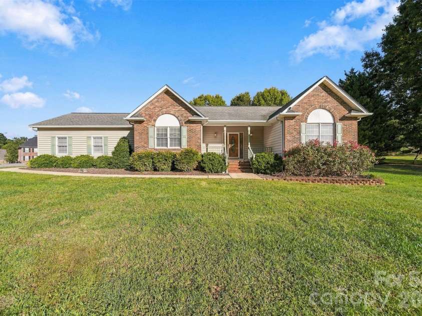 1119 Edgefield Lane, Newton, NC 28658.  MLS# CAR4431602, YatesRealty ID 55681. 