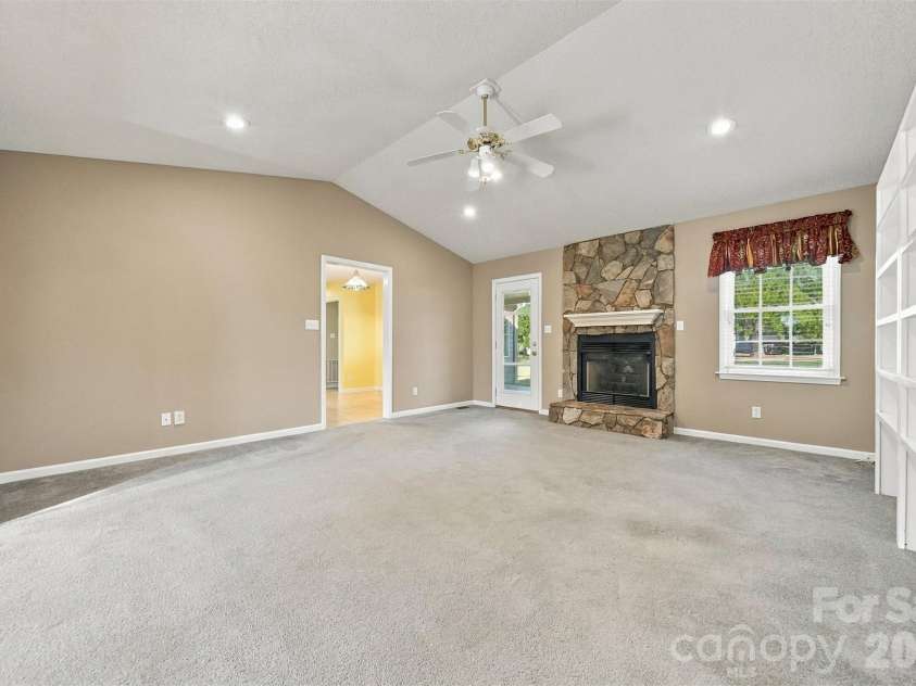 1119 Edgefield Lane, Newton, NC 28658.  MLS# CAR4431602, YatesRealty ID 55681. 