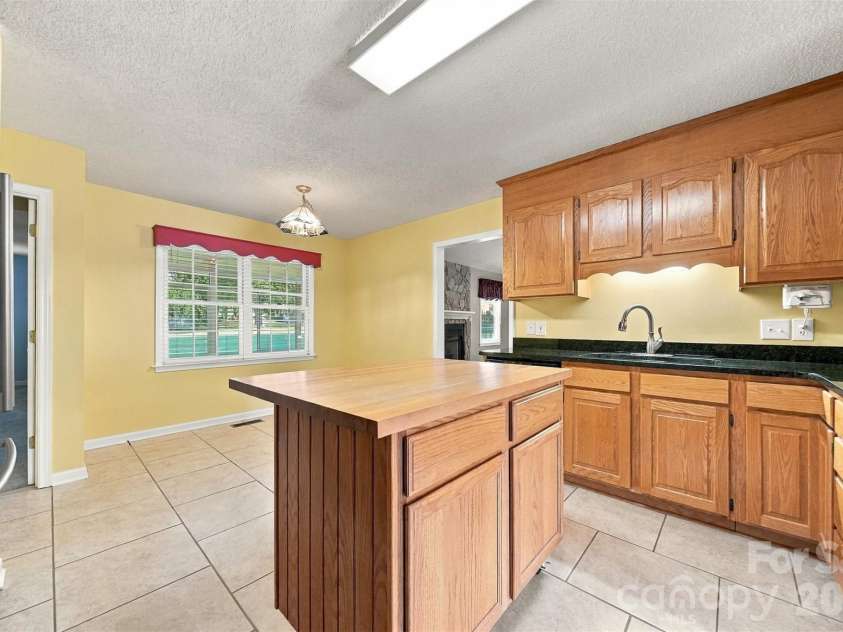 1119 Edgefield Lane, Newton, NC 28658.  MLS# CAR4431602, YatesRealty ID 55681. 