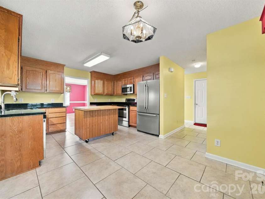 1119 Edgefield Lane, Newton, NC 28658.  MLS# CAR4431602, YatesRealty ID 55681. 
