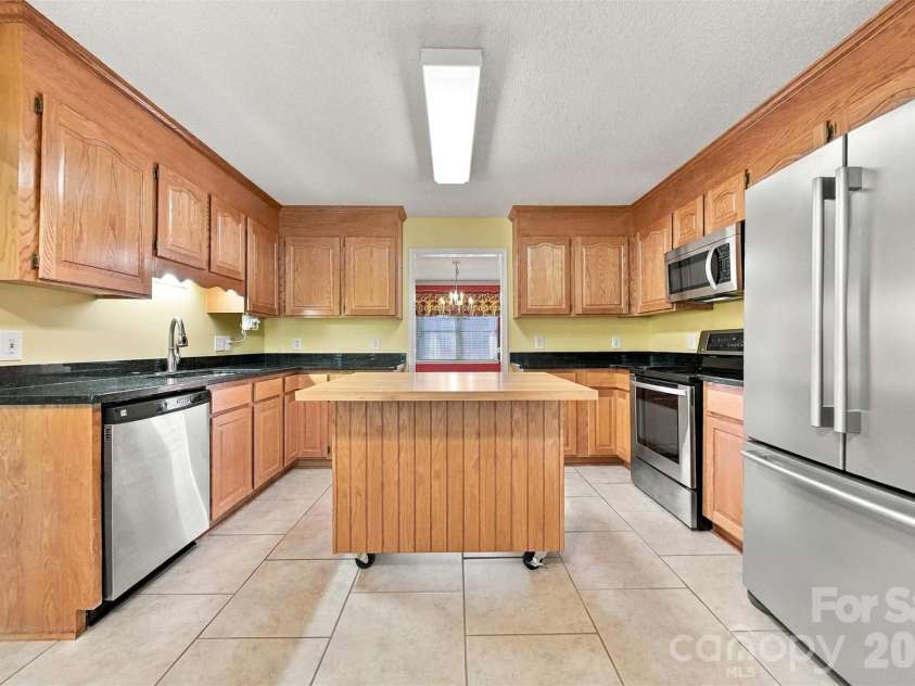1119 Edgefield Lane, Newton, NC 28658.  MLS# CAR4431602, YatesRealty ID 55681. 