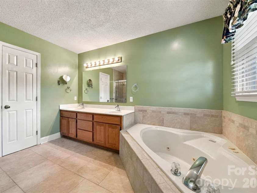 1119 Edgefield Lane, Newton, NC 28658.  MLS# CAR4431602, YatesRealty ID 55681. 