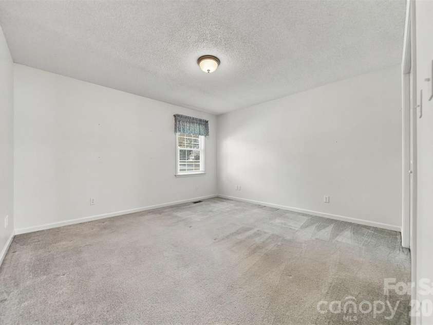 1119 Edgefield Lane, Newton, NC 28658.  MLS# CAR4431602, YatesRealty ID 55681. 