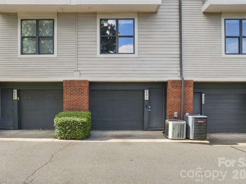 534 McDowell Street, Charlotte, NC 28204.  MLS# CAR4431540, YatesRealty ID 55682. 1 car garage