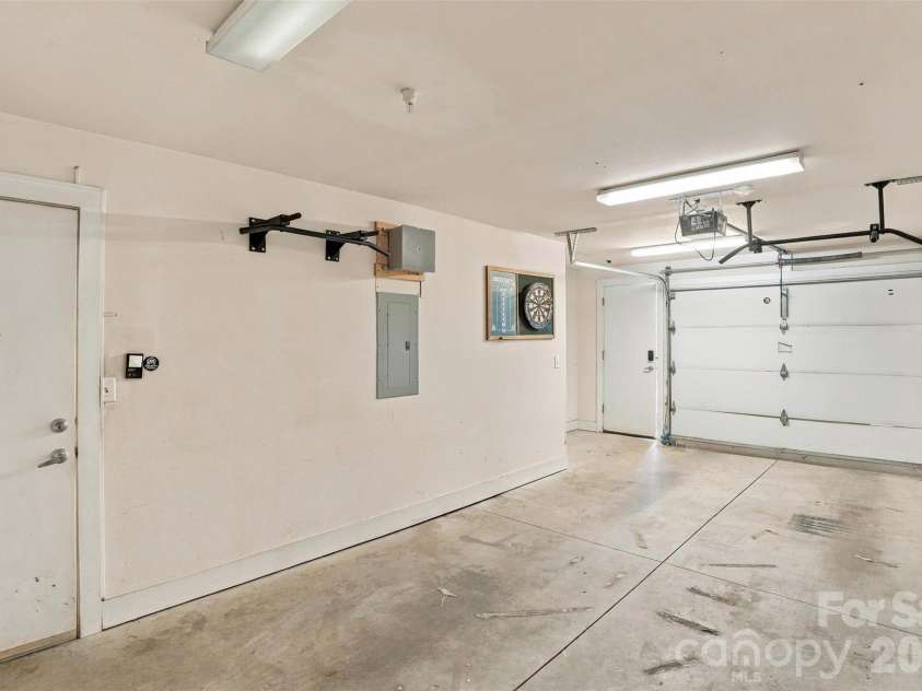 534 McDowell Street, Charlotte, NC 28204.  MLS# CAR4431540, YatesRealty ID 55682. Garage