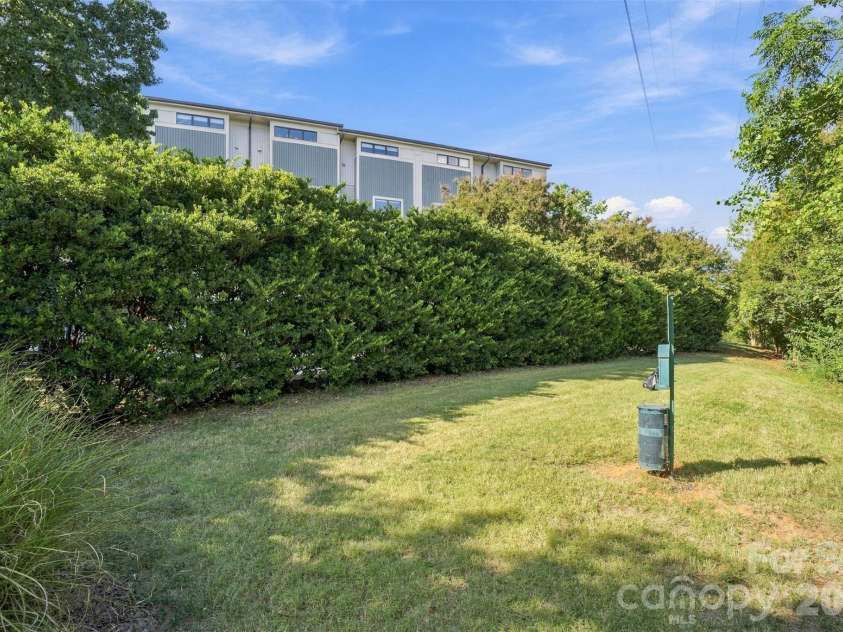 534 McDowell Street, Charlotte, NC 28204.  MLS# CAR4431540, YatesRealty ID 55682. Green space for pets