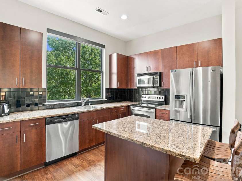 534 McDowell Street, Charlotte, NC 28204.  MLS# CAR4431540, YatesRealty ID 55682. Kitchen