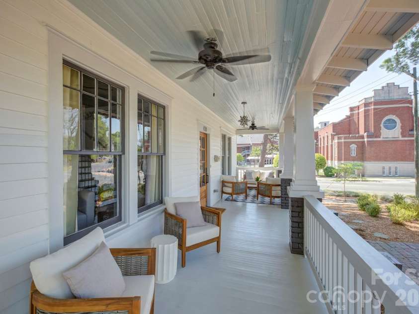 429 West Park Avenue, Charlotte, NC 28203.  MLS# CAR4431534, YatesRealty ID 55683. 