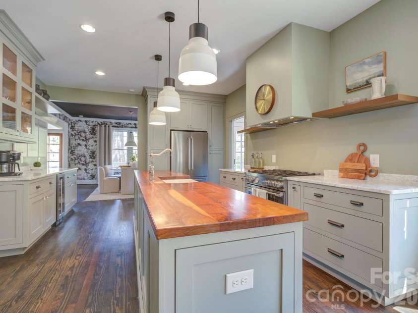 429 West Park Avenue, Charlotte, NC 28203.  MLS# CAR4431534, YatesRealty ID 55683. 