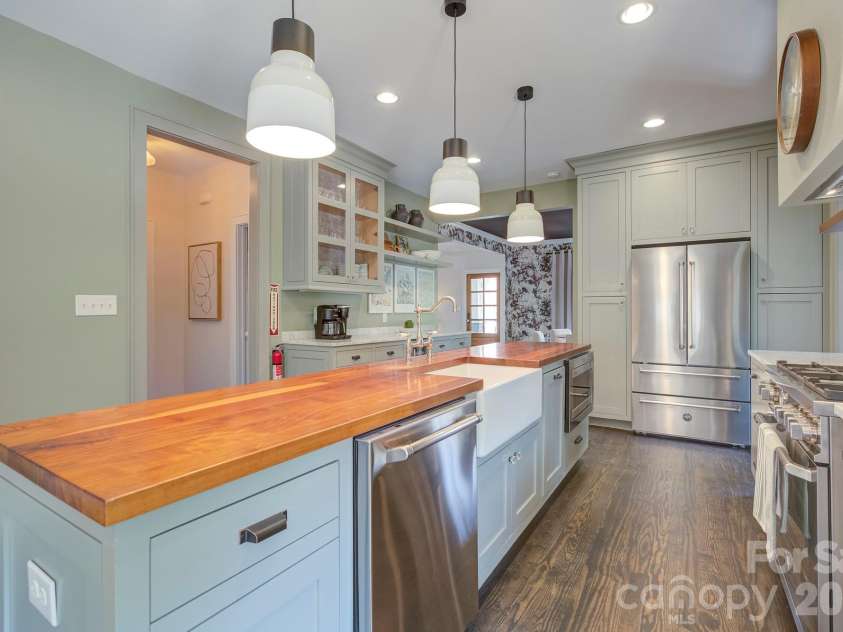 429 West Park Avenue, Charlotte, NC 28203.  MLS# CAR4431534, YatesRealty ID 55683. 