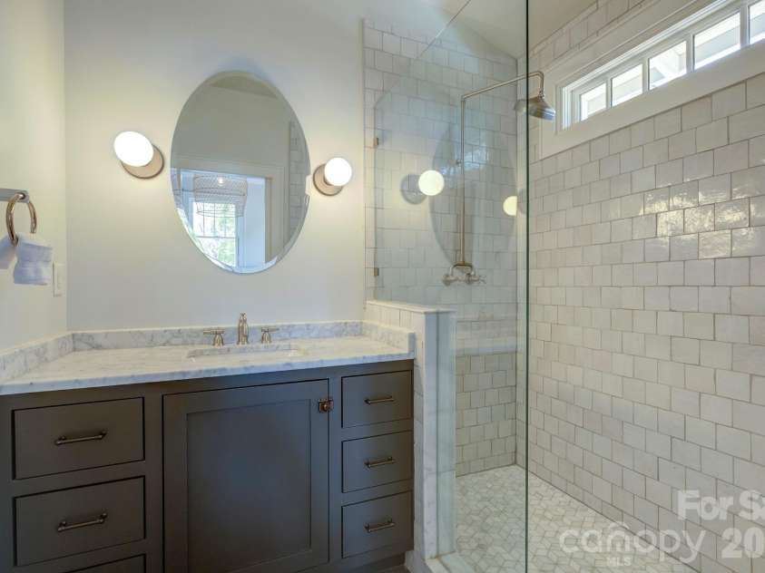 429 West Park Avenue, Charlotte, NC 28203.  MLS# CAR4431534, YatesRealty ID 55683. 
