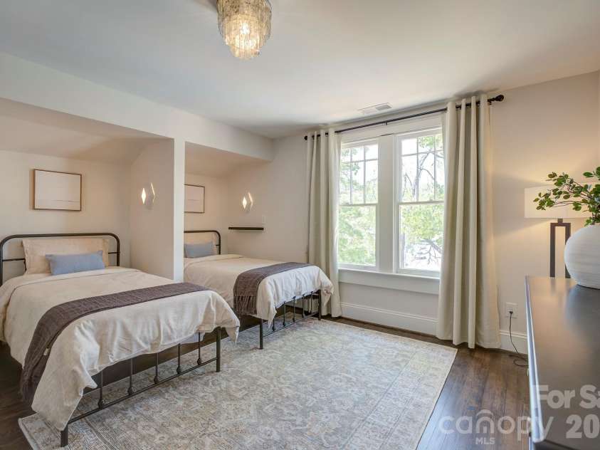 429 West Park Avenue, Charlotte, NC 28203.  MLS# CAR4431534, YatesRealty ID 55683. 