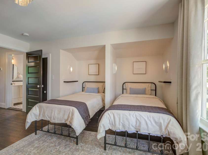 429 West Park Avenue, Charlotte, NC 28203.  MLS# CAR4431534, YatesRealty ID 55683. 