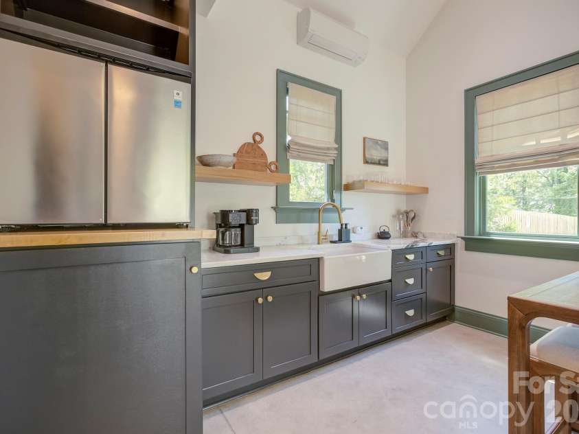 429 West Park Avenue, Charlotte, NC 28203.  MLS# CAR4431534, YatesRealty ID 55683. 