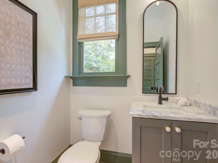 429 West Park Avenue, Charlotte, NC 28203.  MLS# CAR4431534, YatesRealty ID 55683. 