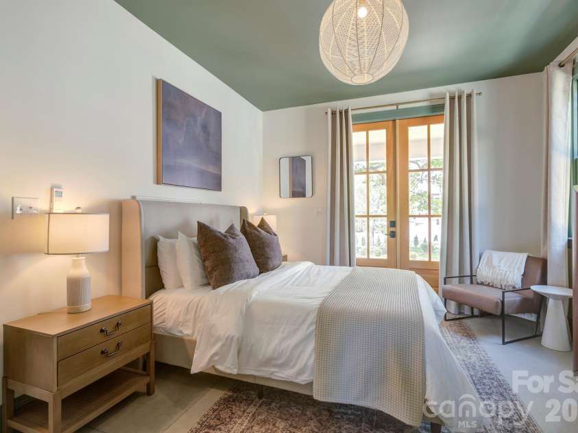 429 West Park Avenue, Charlotte, NC 28203.  MLS# CAR4431534, YatesRealty ID 55683. 
