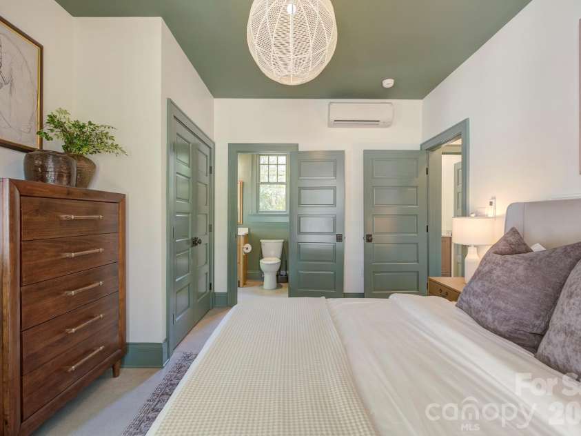429 West Park Avenue, Charlotte, NC 28203.  MLS# CAR4431534, YatesRealty ID 55683. 