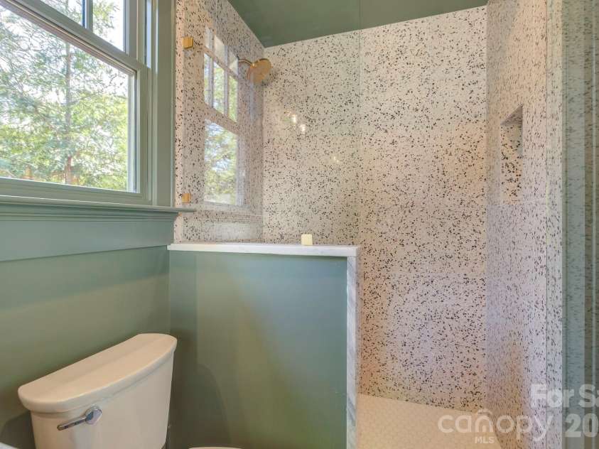 429 West Park Avenue, Charlotte, NC 28203.  MLS# CAR4431534, YatesRealty ID 55683. 