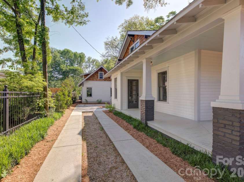 429 West Park Avenue, Charlotte, NC 28203.  MLS# CAR4431534, YatesRealty ID 55683. 