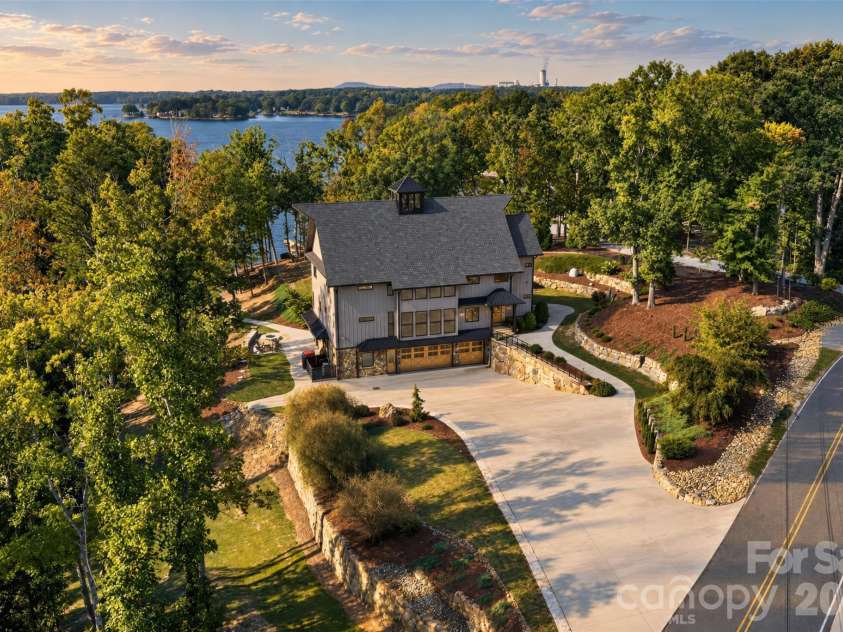 222 Greenbay Road, Mooresville, NC 28117.  MLS# CAR4431505, YatesRealty ID 55686. 