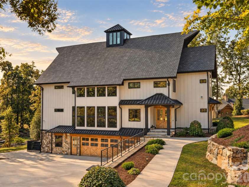 222 Greenbay Road, Mooresville, NC 28117.  MLS# CAR4431505, YatesRealty ID 55686. 