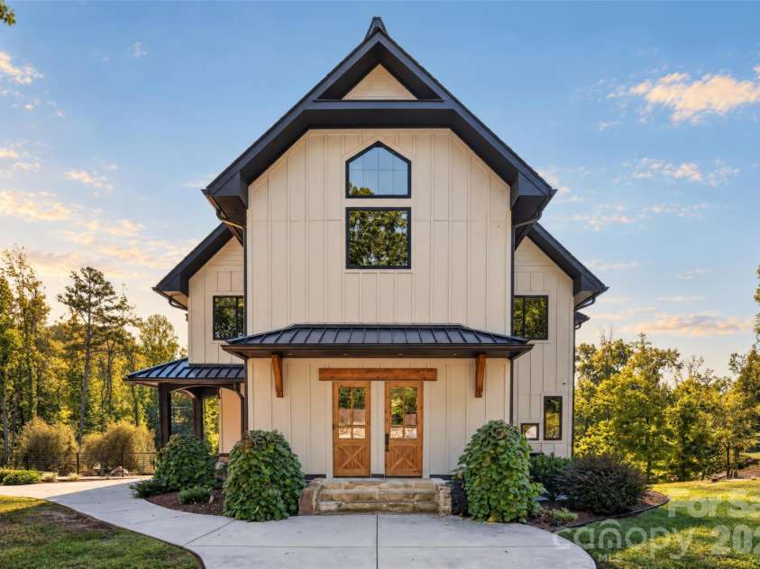 222 Greenbay Road, Mooresville, NC 28117.  MLS# CAR4431505, YatesRealty ID 55686. 