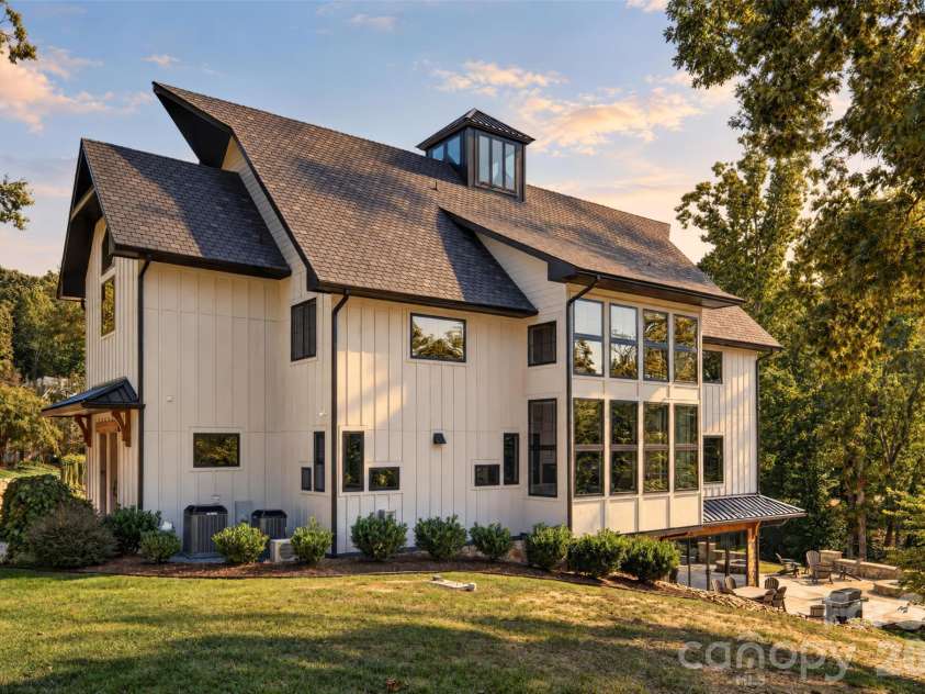 222 Greenbay Road, Mooresville, NC 28117.  MLS# CAR4431505, YatesRealty ID 55686. 
