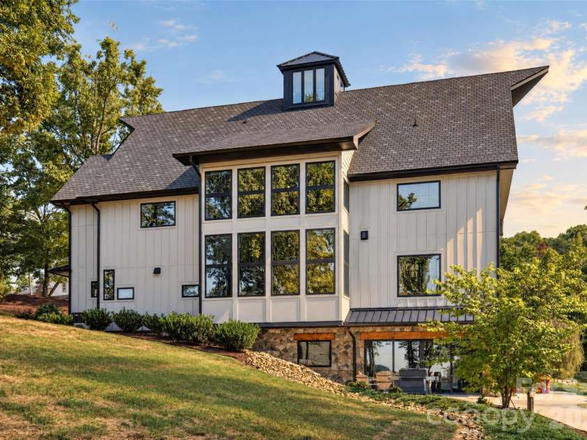 222 Greenbay Road, Mooresville, NC 28117.  MLS# CAR4431505, YatesRealty ID 55686. 