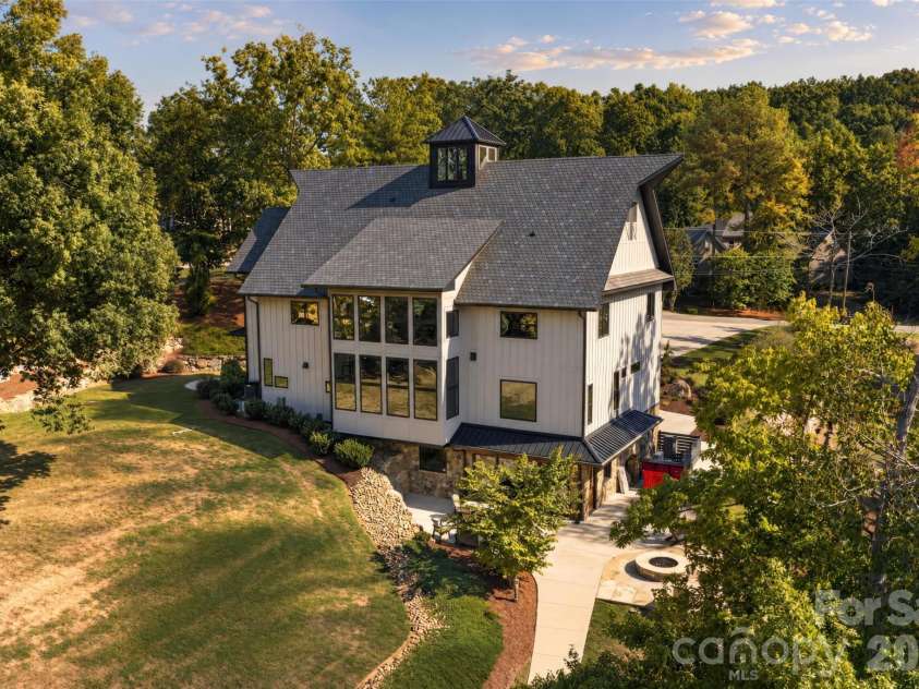 222 Greenbay Road, Mooresville, NC 28117.  MLS# CAR4431505, YatesRealty ID 55686. 