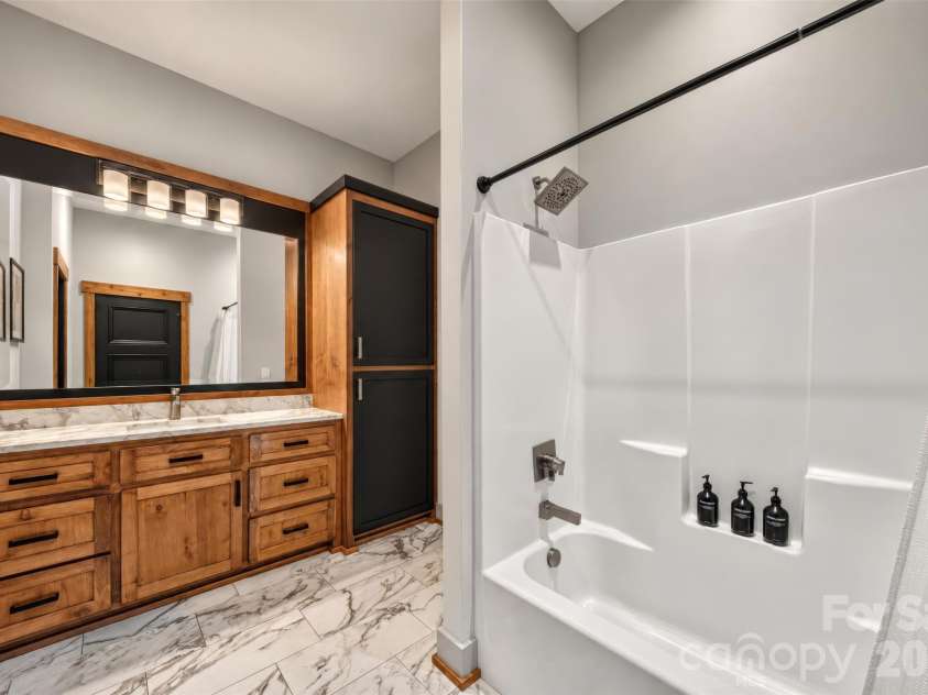 222 Greenbay Road, Mooresville, NC 28117.  MLS# CAR4431505, YatesRealty ID 55686. 