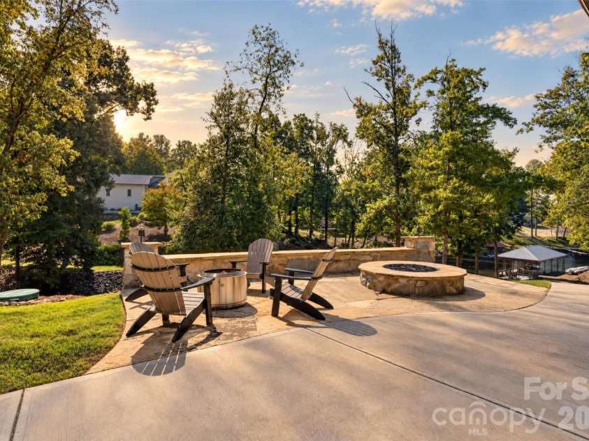 222 Greenbay Road, Mooresville, NC 28117.  MLS# CAR4431505, YatesRealty ID 55686. 