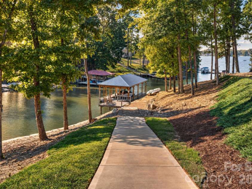 222 Greenbay Road, Mooresville, NC 28117.  MLS# CAR4431505, YatesRealty ID 55686. 