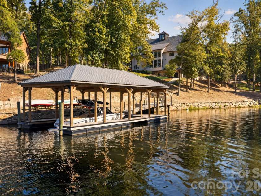 222 Greenbay Road, Mooresville, NC 28117.  MLS# CAR4431505, YatesRealty ID 55686. 