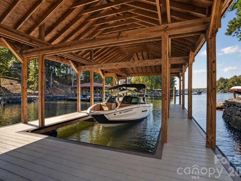 222 Greenbay Road, Mooresville, NC 28117.  MLS# CAR4431505, YatesRealty ID 55686. 