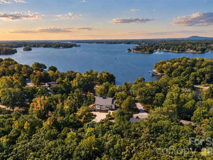 222 Greenbay Road, Mooresville, NC 28117.  MLS# CAR4431505, YatesRealty ID 55686. 