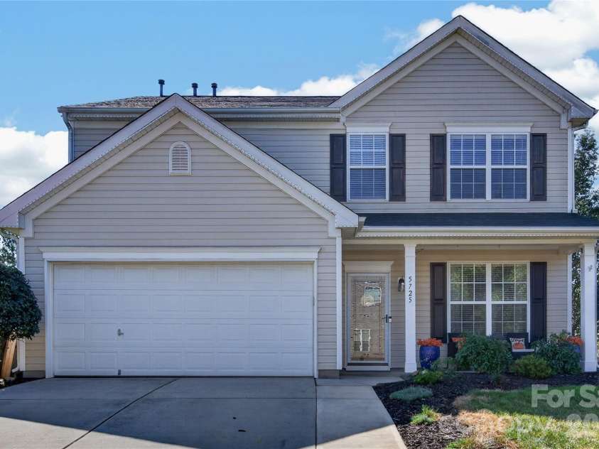 5725 Lindley Crescent Drive, Indian Trail, NC 28079.  MLS# CAR4431412, YatesRealty ID 55691. Front of 5725 Lindley Crescent Dr